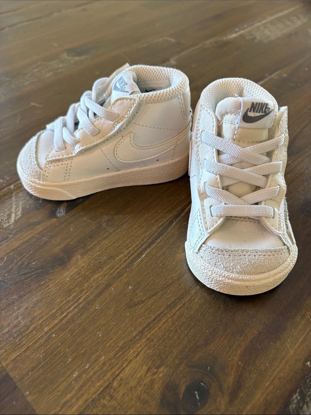 Nike baby White High-Top Sneakers with Subtle Gray Logo size 3C